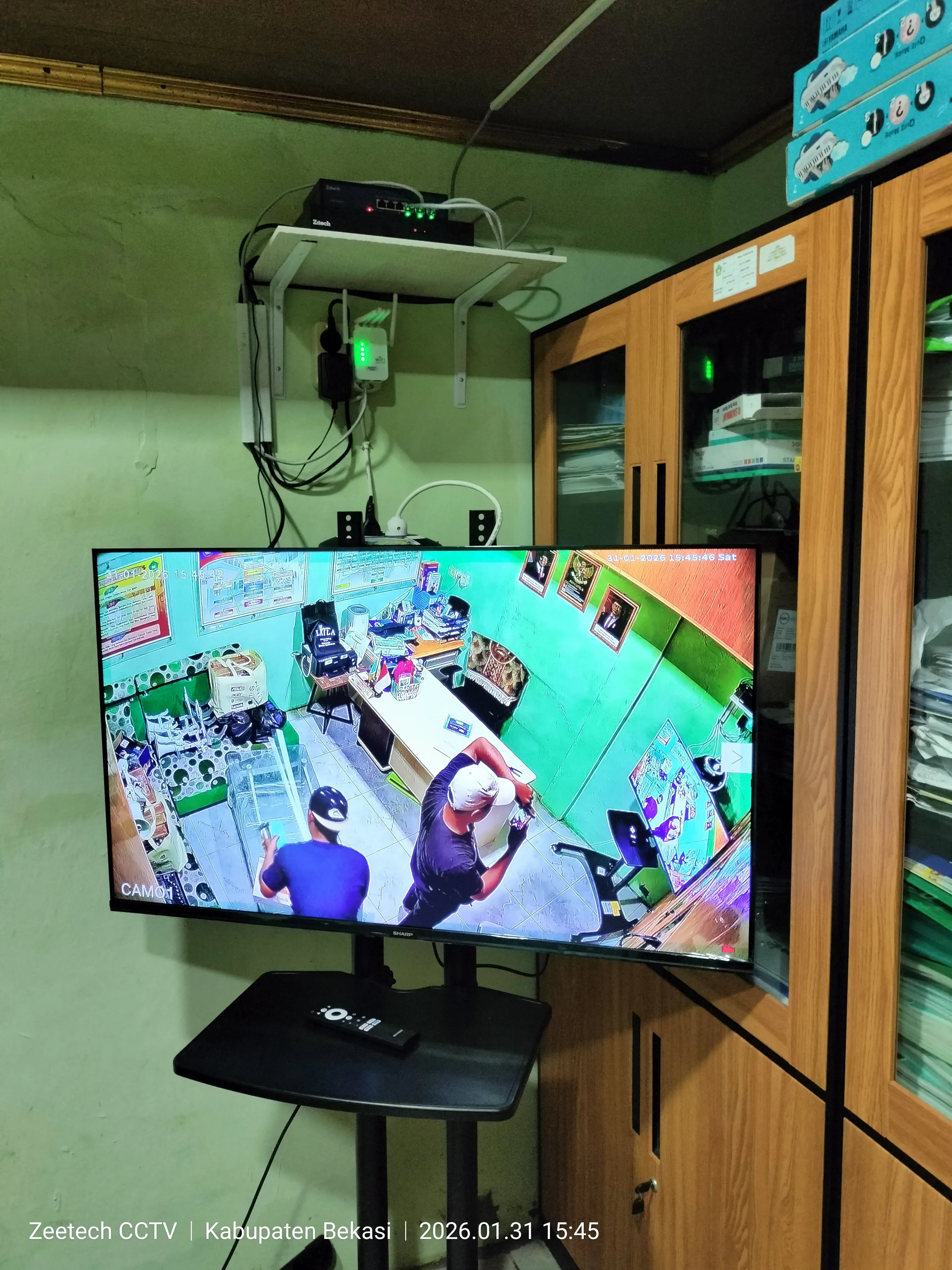 Kamera CCTV Zitech outdoor terpasang di bracket besi - Bekasi
