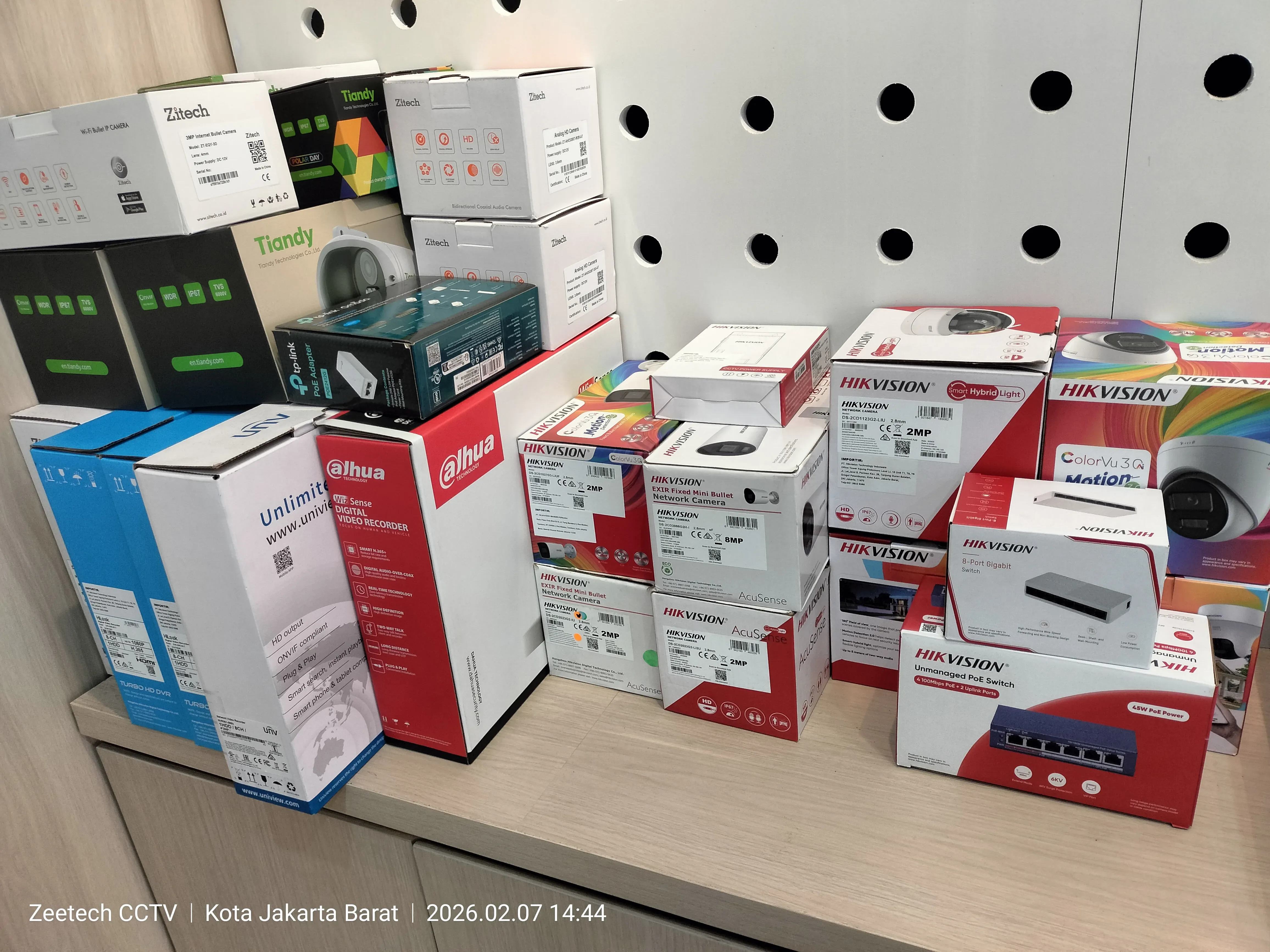 Monitor CCTV toko Kabupaten Bekasi - ZeeTech CCTV